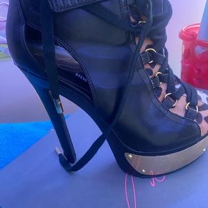 Wore minimal damage photos show damage